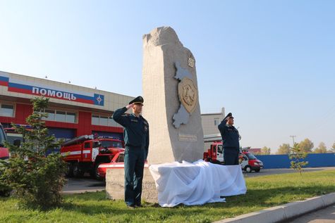 Монумент в чечсть пожарных в Абакане. Фото ГУ МЧС России по Хакасии